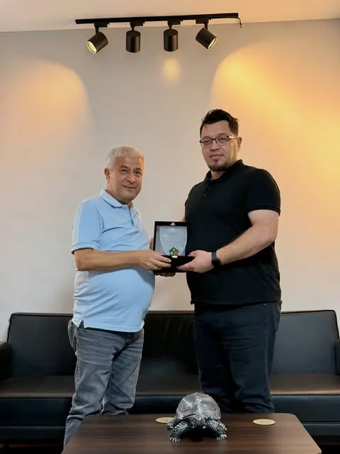 Ofiste plaket takdimi